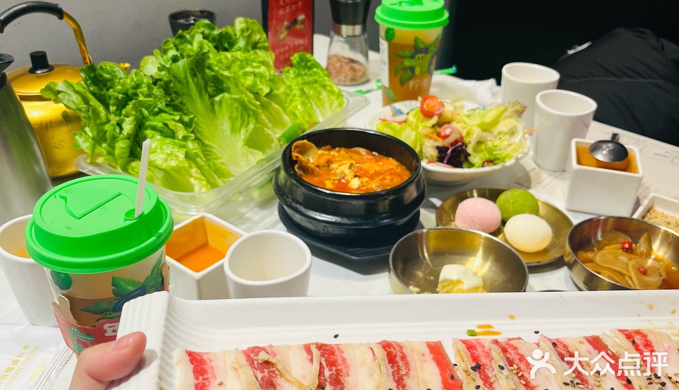 [调皮]想二刷的烤肉店！对着明洞的图片半夜馋疯了[吐]团购优惠