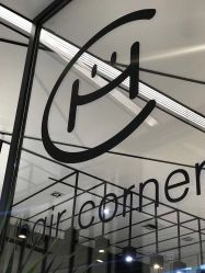 -HAIR CORNER