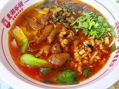 老坛酸菜肥肠米粉-呷佬·长沙手工米粉(金沙江路店)