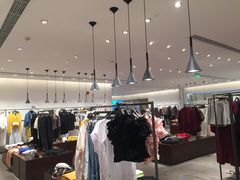 -URBAN REVIVO(高德置地广场·春广场店)