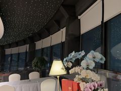 -亚洲国际大酒店·云顶阁旋转自助餐厅