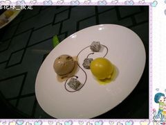 双色中式冰激凌配新鲜火龙果-北京王府井希尔顿酒店·秦唐中餐厅Chynna