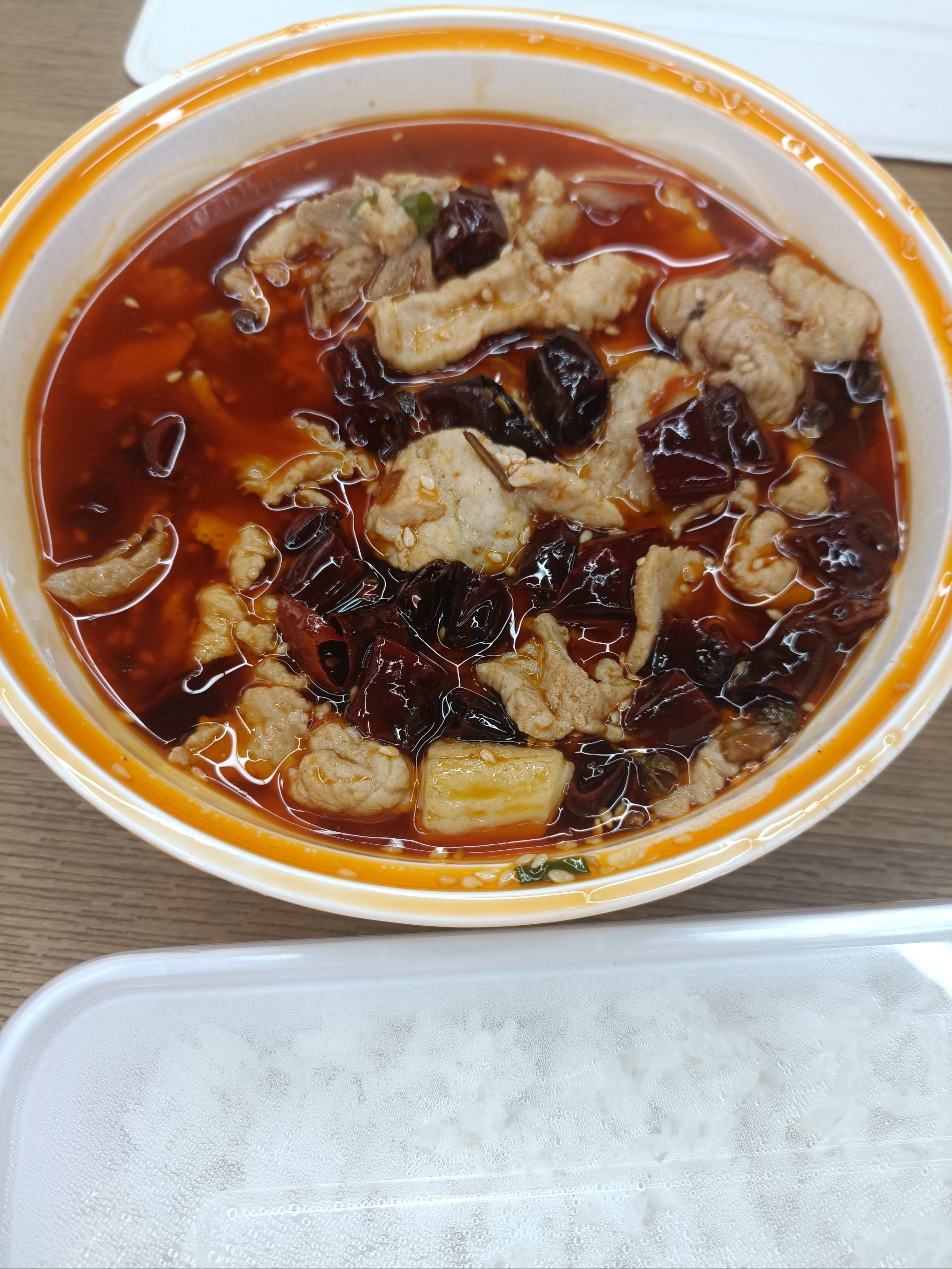 0元玩转这座城水煮肉片耶耶耶,好吃,是外卖点的,香香辣辣的,肉多