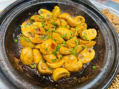 焗蘑菇-胡叨叨黄油砂锅焗海鲜(百家湖1912店 )