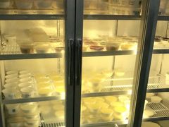 面包甜点陈列柜-雪露酸奶