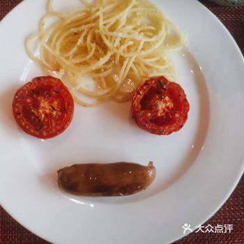 头天洗漱睡下四点过 早上依然九点自然醒 趁着十点早餐