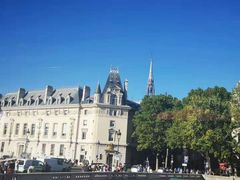 -乐蓬马歇百货公司(Rive Gauche)