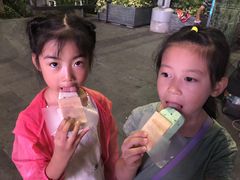-詹爷爷乌节路街头冰淇淋