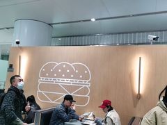 等位区-麦当劳(北京大兴机场二层国内到达(安检外)店)