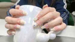 -蜜桃美甲美睫化妆