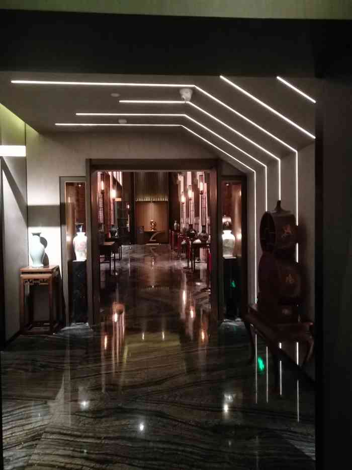 佳龙酒店(北京朝阳门店)-"地理位置优越,地铁2号线和6号线都可以直.