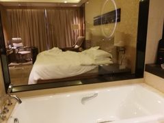 -广州花都皇冠假日酒店