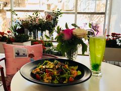 轻体鲜虾牛油果沙拉-威克特披萨汉堡