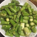 提高免疫力，增强食欲的菜式-芦笋百合辣椒炒瘦肉