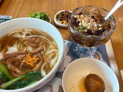 -呷佬·长沙手工米粉(金沙江路店)
