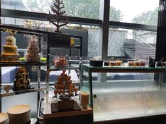 面包甜点陈列柜-深圳四季酒店·馥自助餐厅