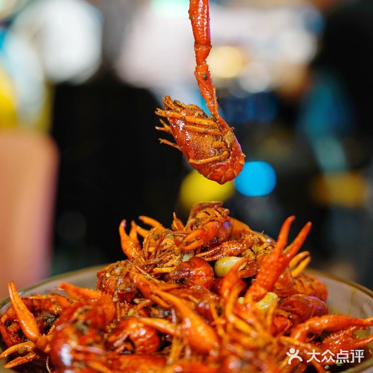 魔都夜宵好去处，龙虾肯定少不了！[礼花]