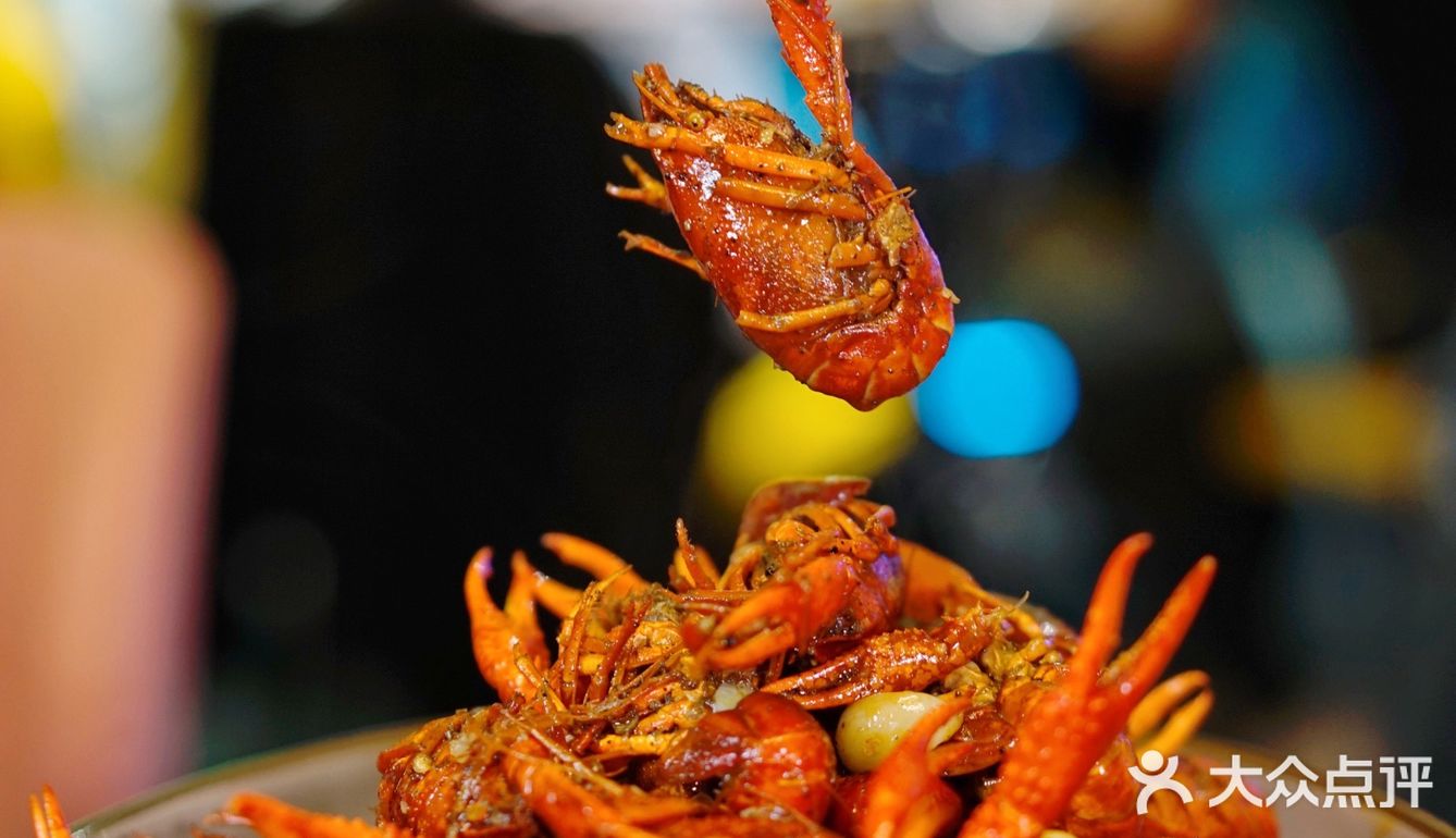 魔都夜宵好去处，龙虾肯定少不了！[礼花]