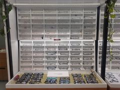 -视野联行眼镜•蔡司•依视路(温江店)