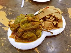 油焖尖椒拼干豆腐-张包铺(道外店)