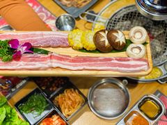 -青瓦炭韩潮烤肉(花园道店)