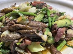 -帅巴人舅母子腊蹄民俗村