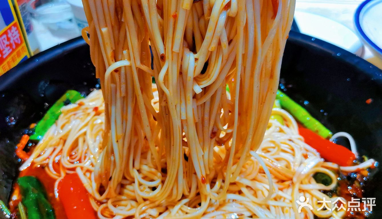 烟火气息十足的深夜食府