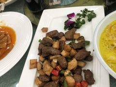 杏鲍菇牛肉粒-中央饭店-餐厅