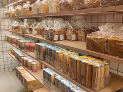 面包甜点陈列柜-面包新语(滨湖万达店)
