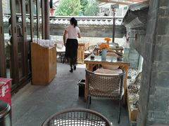 露天位-隔壁老王·家常云南菜(花巷店)