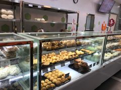 面包甜点陈列柜-白玉兰食品(中山公园龙之梦店)