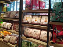 面包甜点陈列柜-昆明冠生园·蛋糕·面包(南强街店)