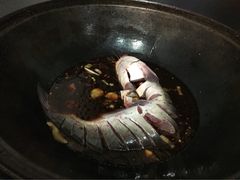 铁锅炖活鱼-铁锅炖活鱼