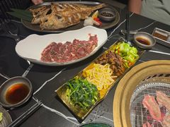 -山川小町·极番烧肉(新地假日广场店)