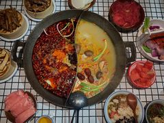 鸳鸯锅-董眼镜火锅(洪崖洞总店)