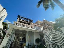 -巴黎婚纱摄影工作室