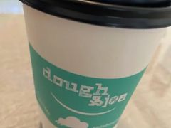燕麦拿铁咖啡-Dough&Joe团憩(瑞虹天地月亮湾店)