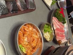 -围炉肉舍•炭烤活鳗•丹东海鲜烤肉(步行街店)