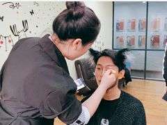 -贺加贝化妆美甲培训学校