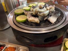 -围炉肉舍•炭烤活鳗•丹东海鲜烤肉(步行街店)