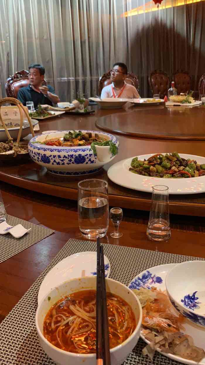 泸州老窖内部招待客户地方  [薄荷]环境: 逼格比较高,一进门就是一个