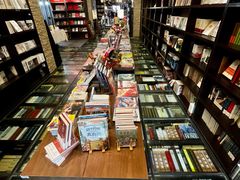 -钟书阁(松江泰晤士小镇店)