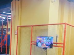-爱蹦iBOON蹦床运动馆(江汉店)