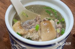 Pig's Trotter in Round Bowl