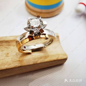 最后还是选了IDo，因为IDo柜台上陈列的都是真钻