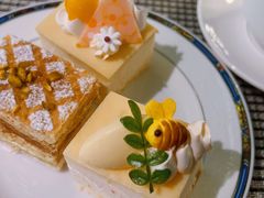 -亚洲国际大酒店·云顶阁旋转自助餐厅