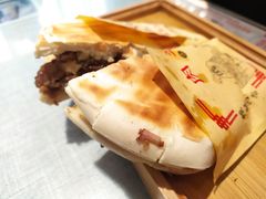 腊汁肉夹膜-大嘻咹biangbiang面(历史博物馆店)