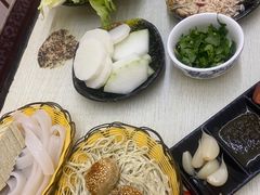 -洞庭洲·防空洞火锅·铜锅涮肉·烧烤(新百广场店)