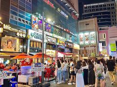 -BHC炸鸡(明洞总店)