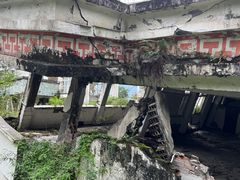 -四川汶川特大地震漩口中学遗址